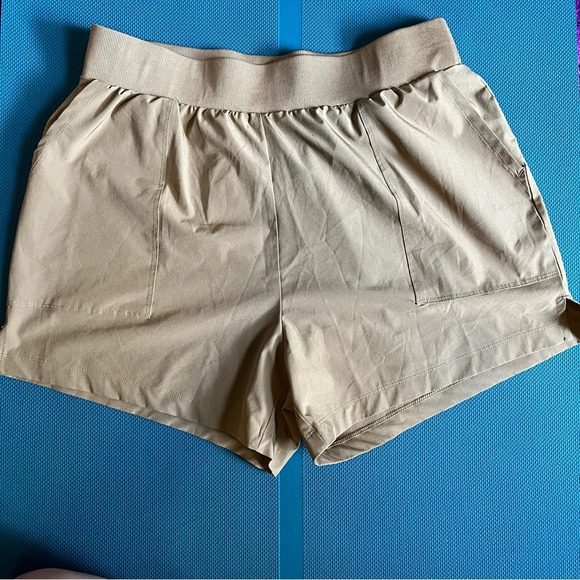 Kinesis activewear shorts Brown Running Athleisure size Medium Pockets - Picture 1 of 6